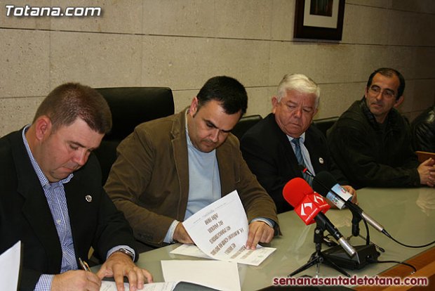 Firma del Convenio de Colaboración entre el Ayuntamiento de Totana y el Ilustre Cabildo Superior de Procesiones